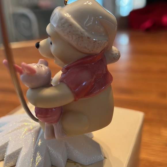 LENOX ANNUAL 2001 WINNIE THE POOH ORNAMENT - Picture 4 of 7
